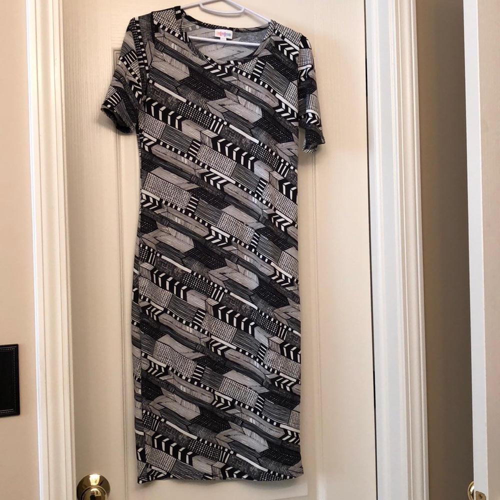 SOLD - LulaRoe Julia size XS